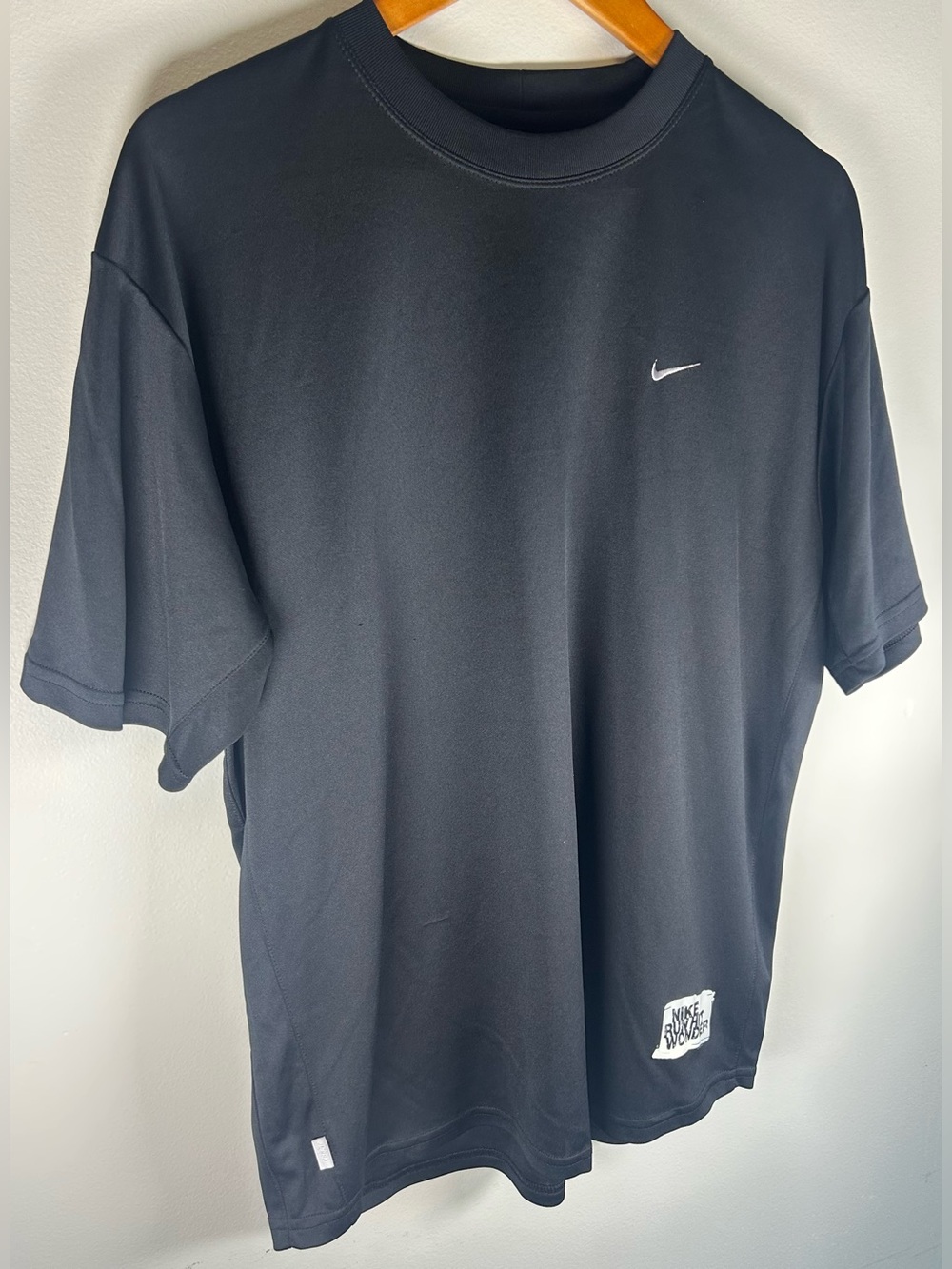 Nike Running Men’s T-shirt Size L Black Dri Fit Logo Run Hit Wonder Run Hard EUE - Picture 2 of 12
